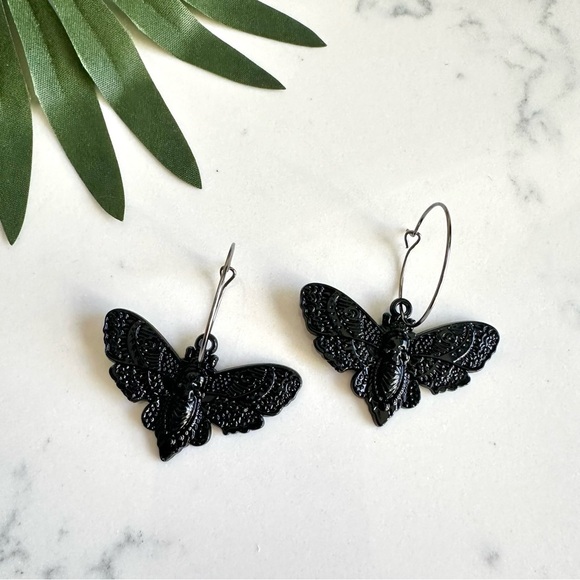 2/$30🌵 Moth Skull Black Silver Hoop Earrings Gift Gothic Dark Jewelry Gift NEW - Picture 3 of 7